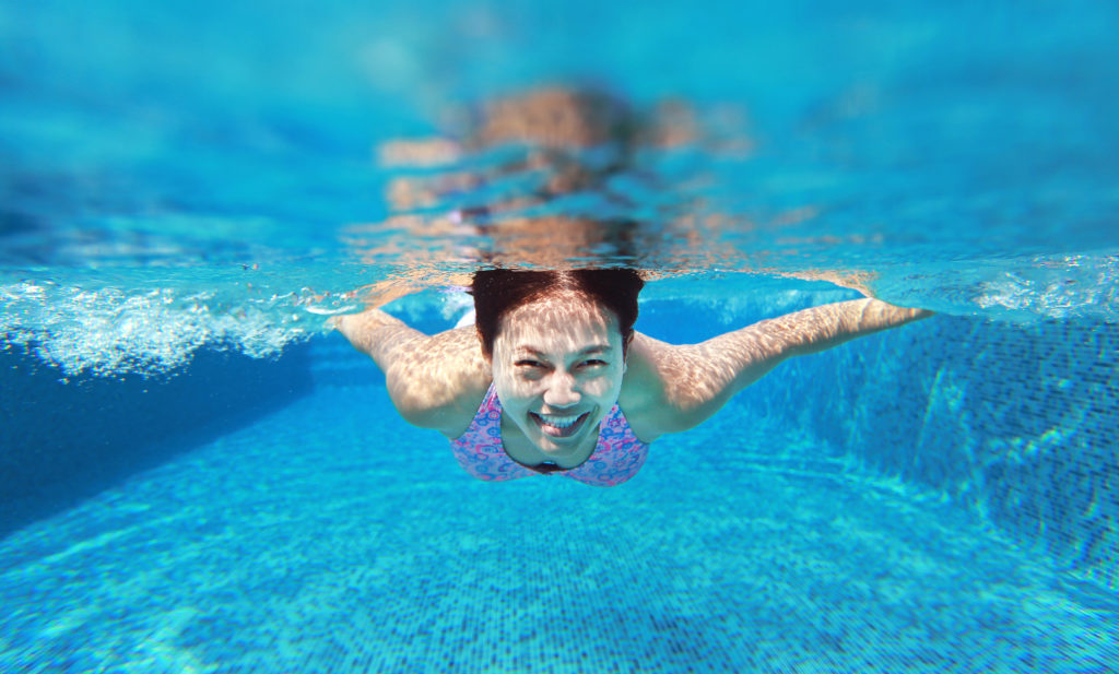 swimming-for-adults-antibes-cannes-eze-monaco-nice-women-underwate