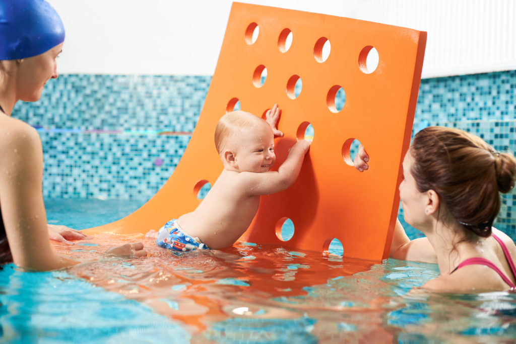swimming-lessons-for-toddlers-antibes-cannes-eze-monaco-nice-baby-with-mom-scaled
